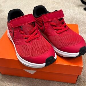 New- never worn Nike Star Runner 2